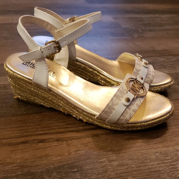 Michael Kors girls sandals size 3 gold and white - Picture 2 of 8